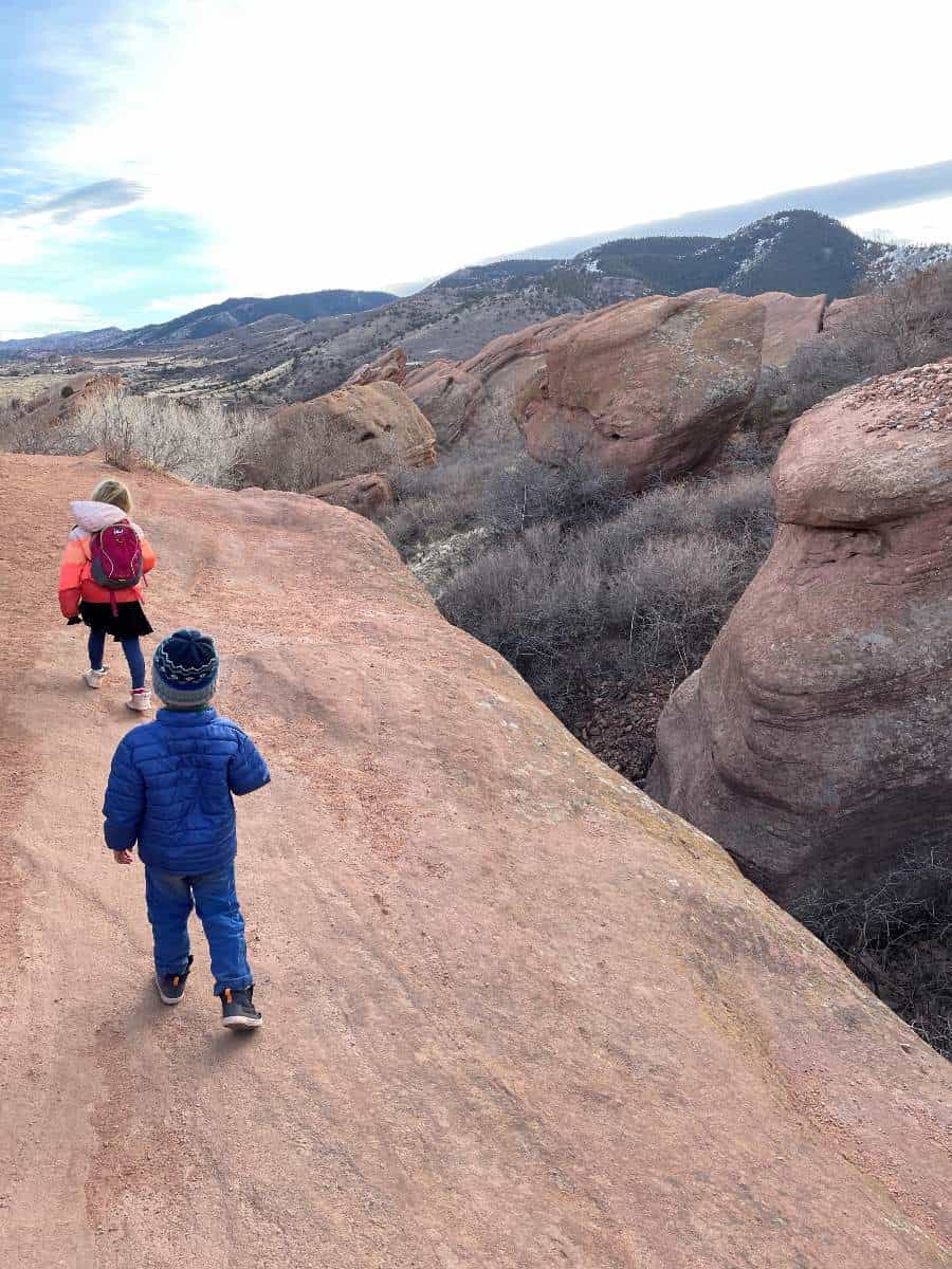 Kids hiking on sandstone on Denver kid hike