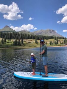 outdoorsy dad stand up paddle boarding
