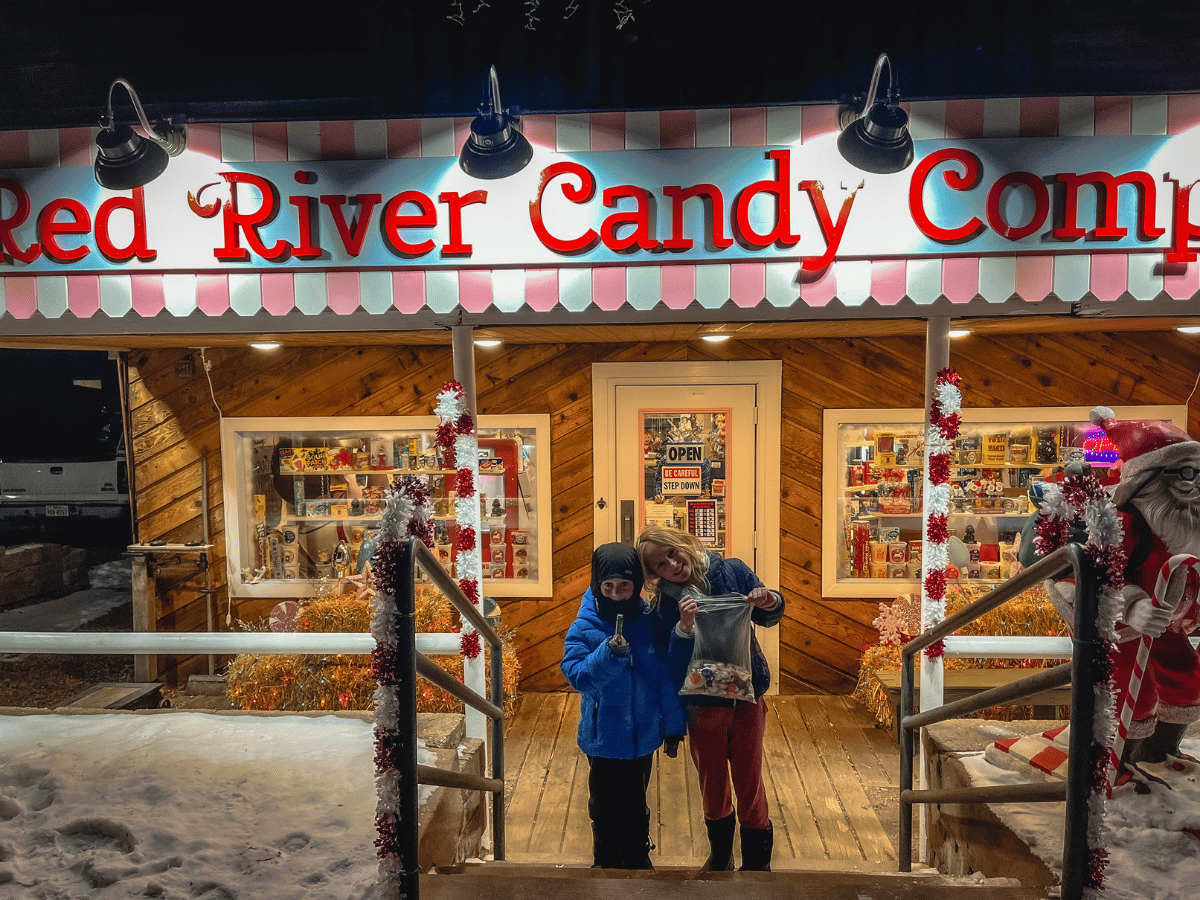 Kids in front of Red River Candy Company